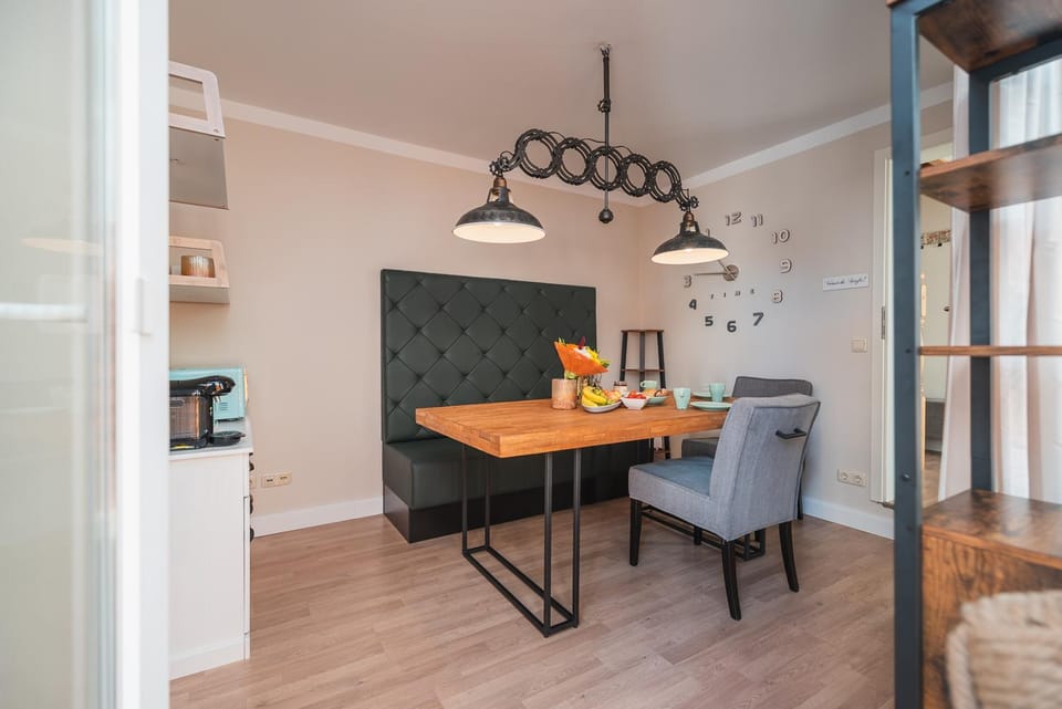 Kitchen or kitchenette, Seating area, Dining area
