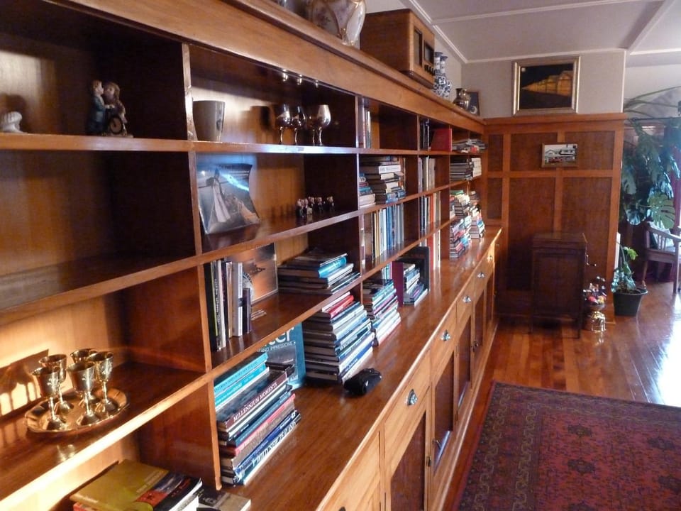 Communal lounge/ TV room, Library