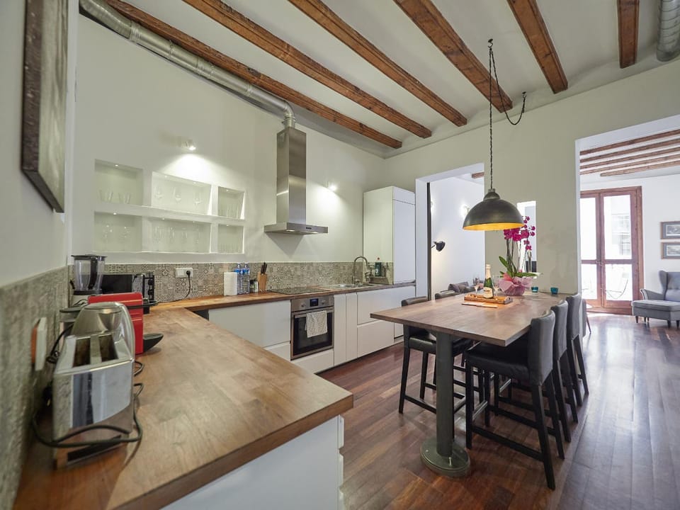 Coffee/tea facilities, Kitchen or kitchenette, Dining area, dishwasher, internet, oven, stove, toaster, air conditioner