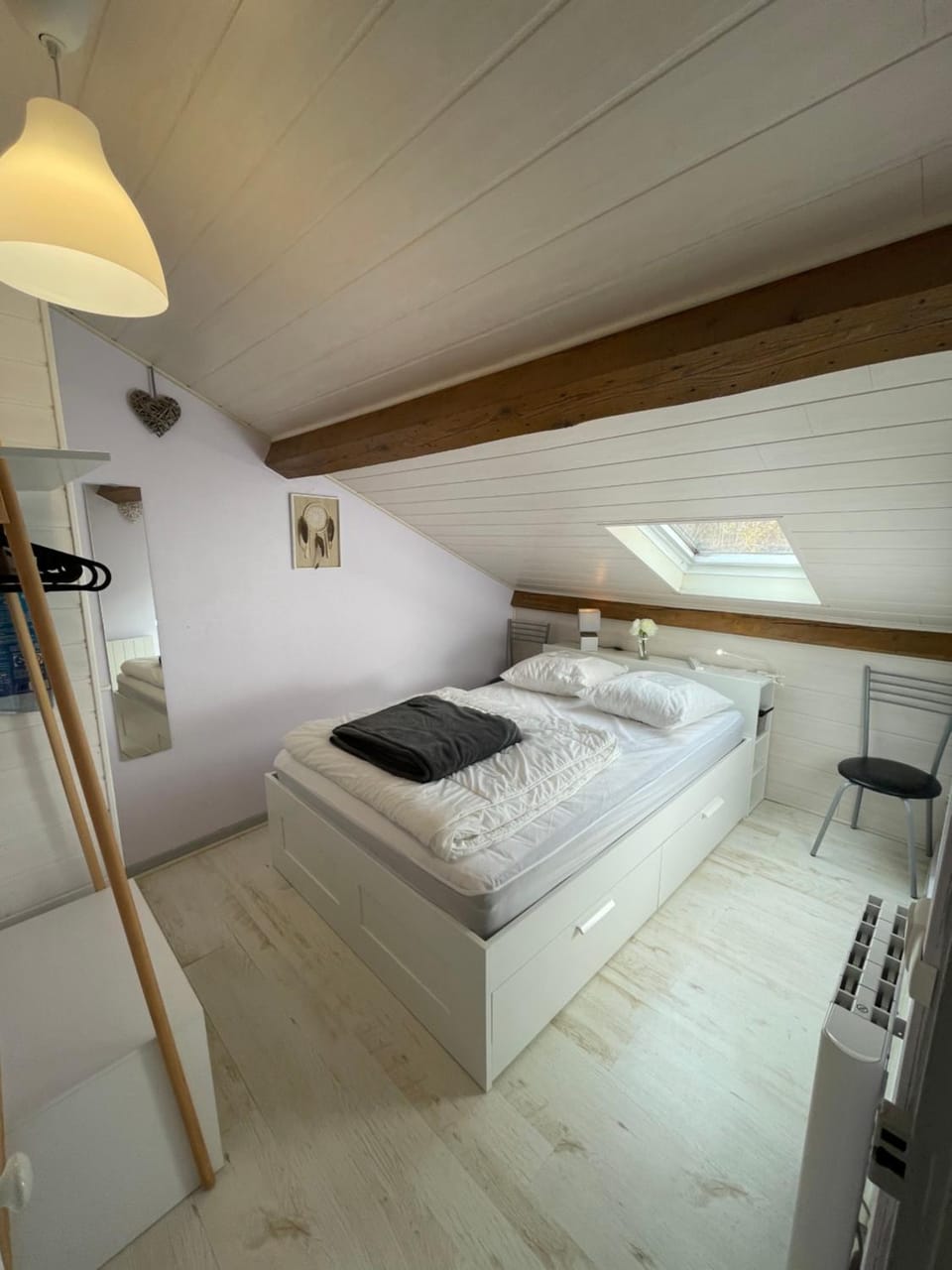 Bed, Photo of the whole room, Bedroom