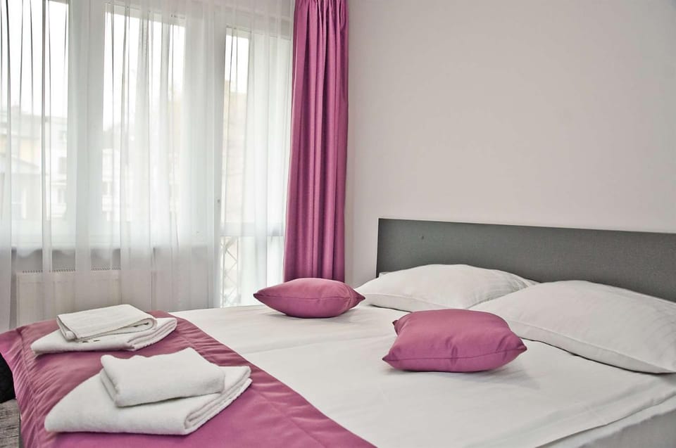 Bed, View (from property/room), Balcony/Terrace, Photo of the whole room, Bedroom, towels