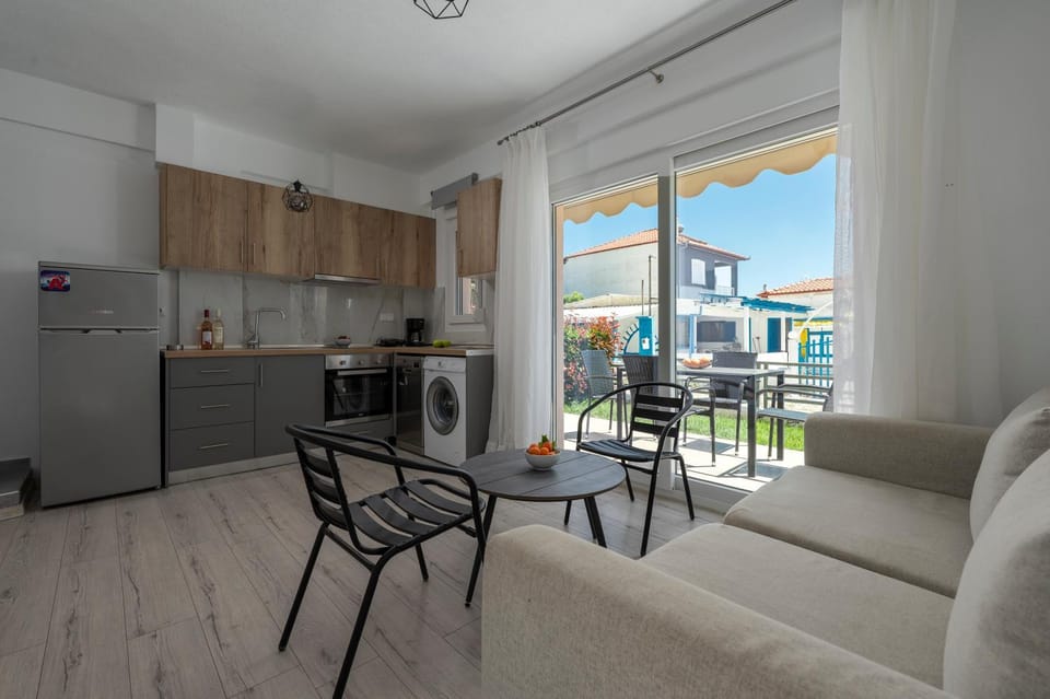 Kitchen or kitchenette, Living room, oven, stove