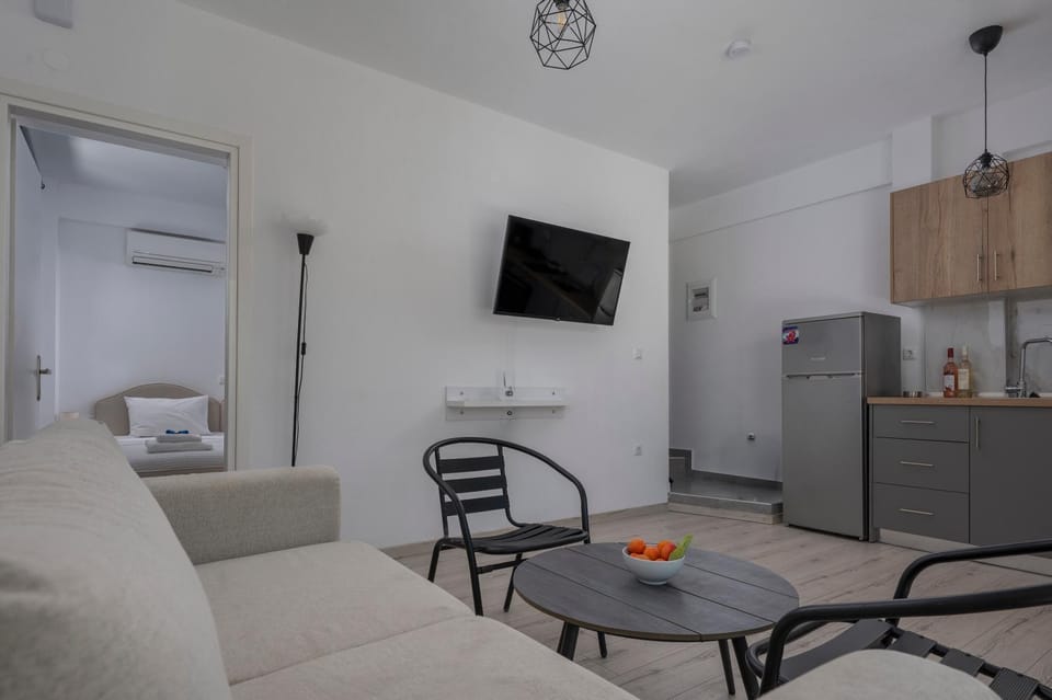TV and multimedia, Living room, Seating area, air conditioner