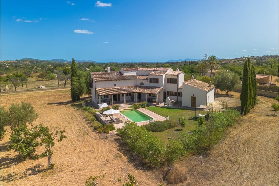 Property building, Spring, Day, Natural landscape, Bird's eye view, Garden, Garden view, Pool view, Swimming pool, sunbed