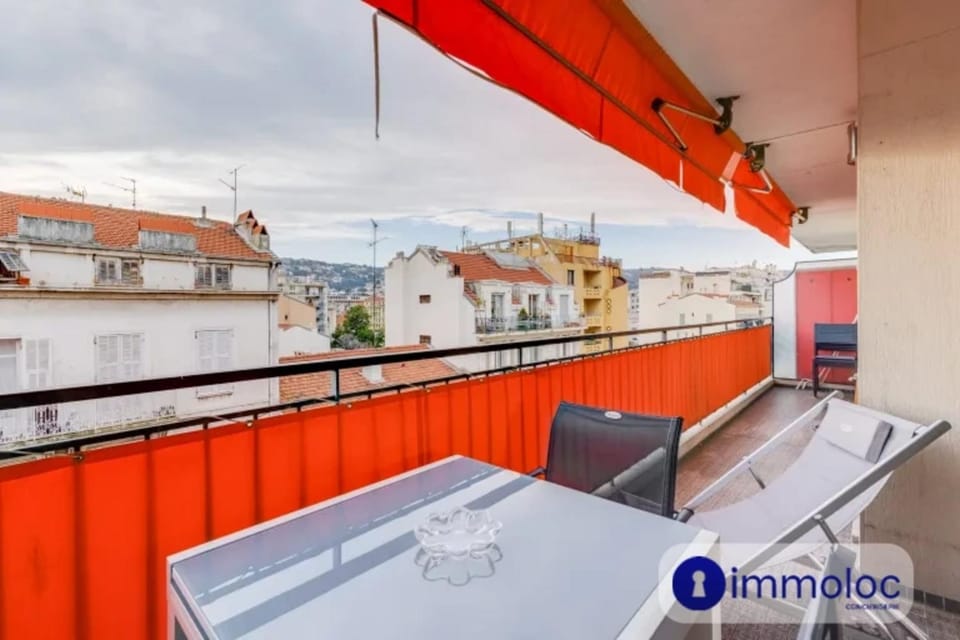 Air-conditioned apartment in the Libération district Apartment in Nice