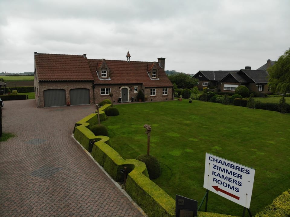 Facade/entrance, Floor plan