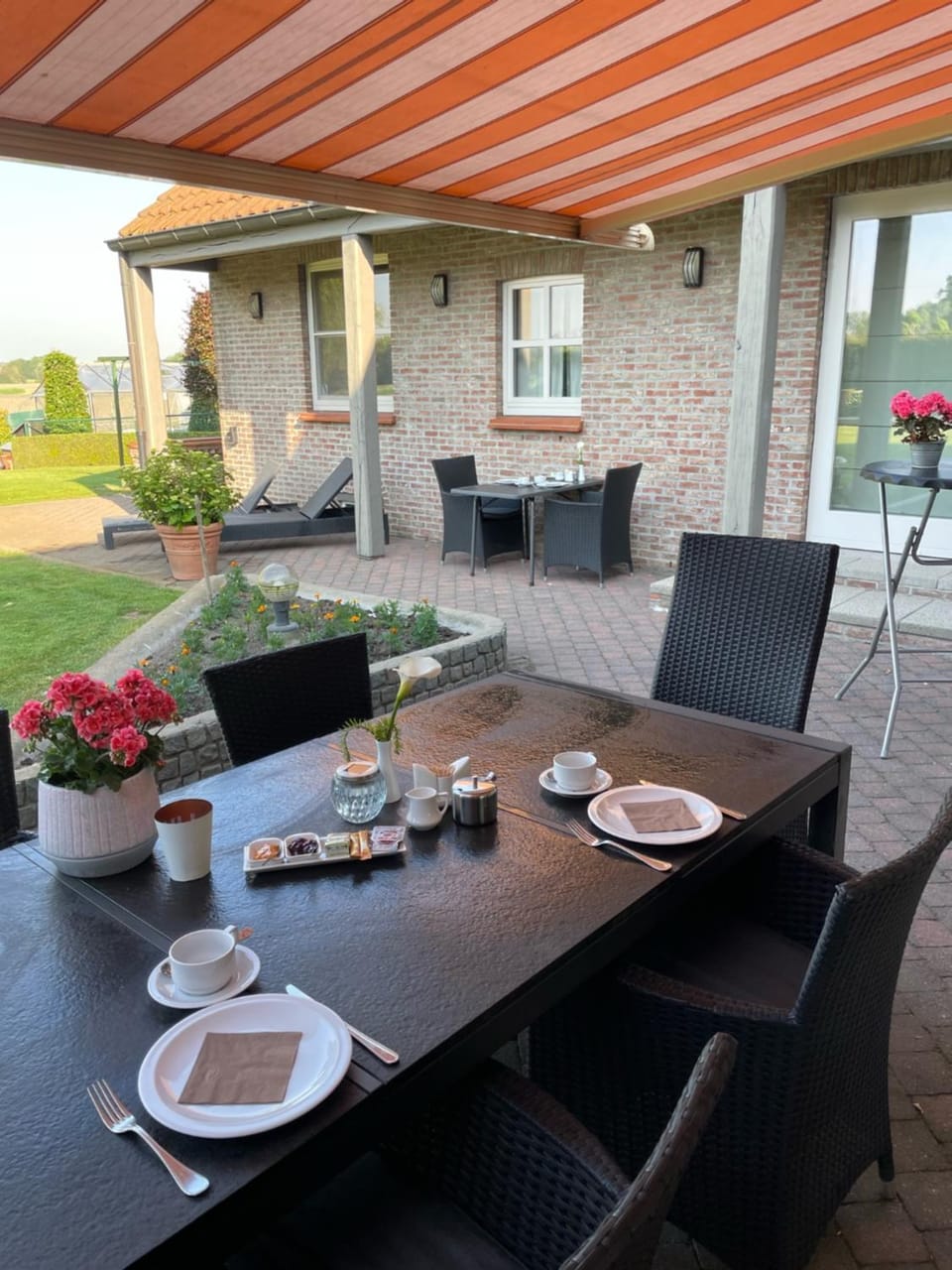 Property building, Breakfast