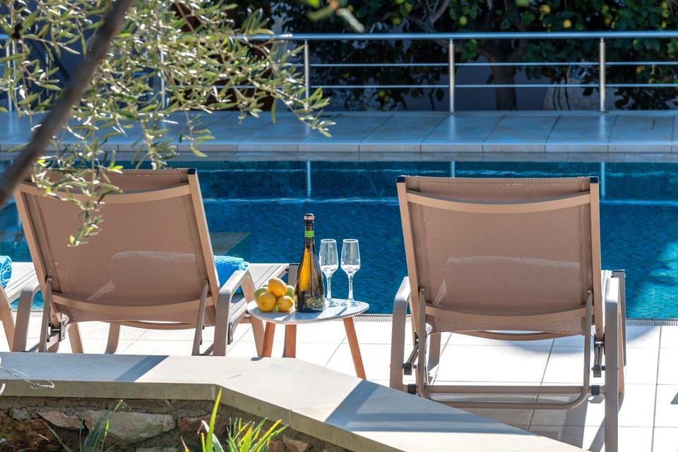 Pool view, Swimming pool, sunbed