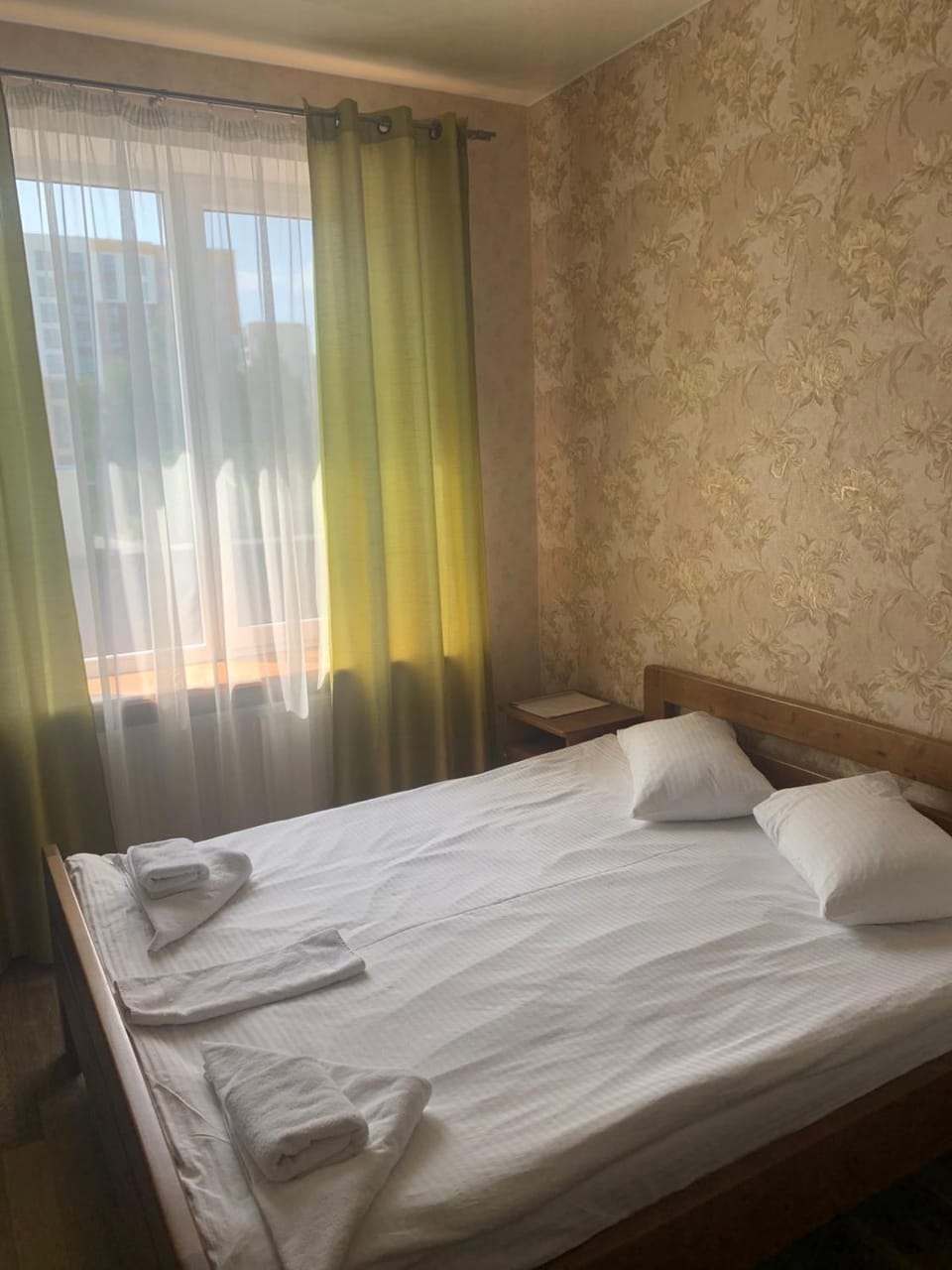 Bed, Bedroom, towels