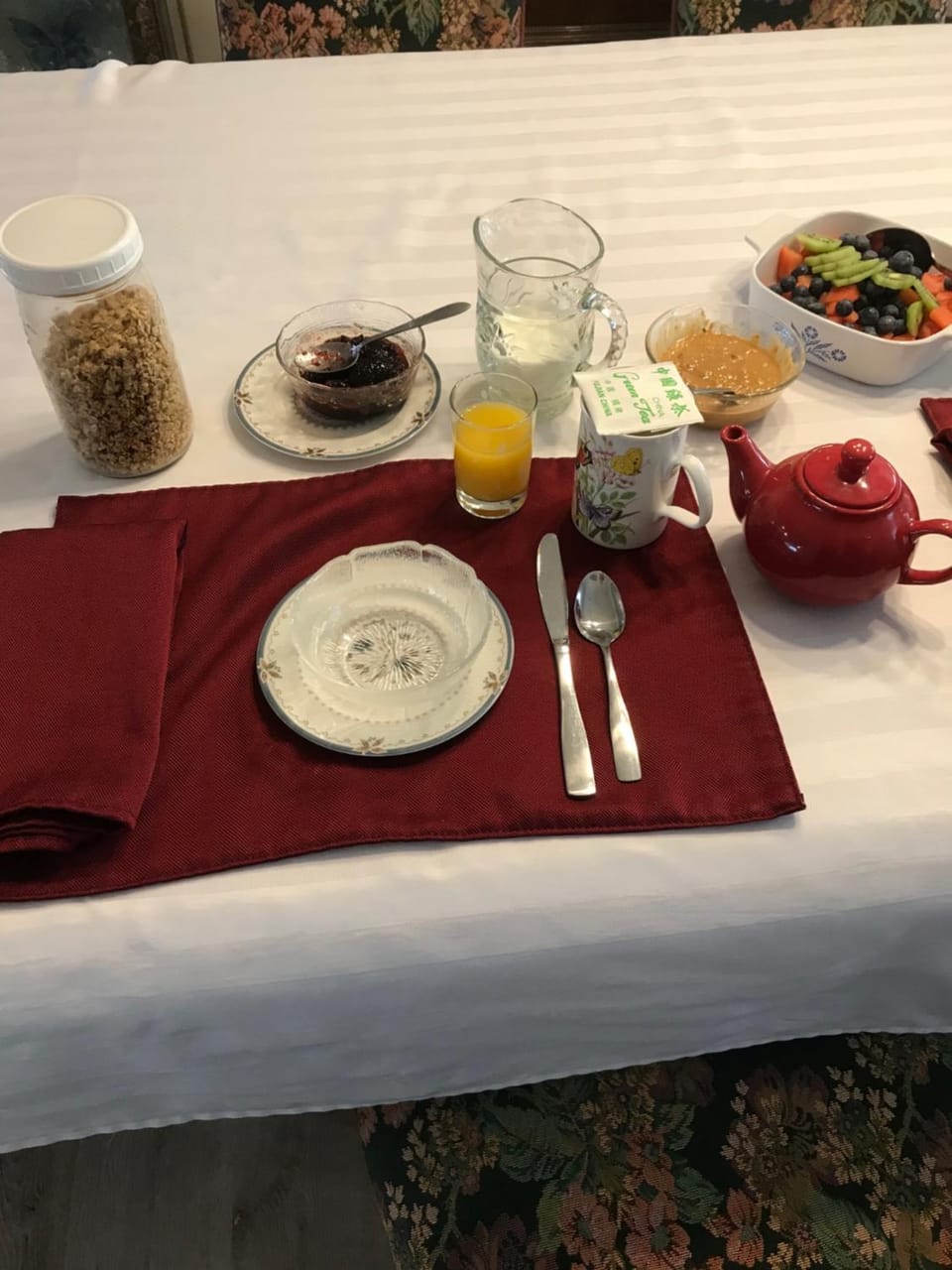 Food and drinks, Dining area, Food, Breakfast, Continental breakfast