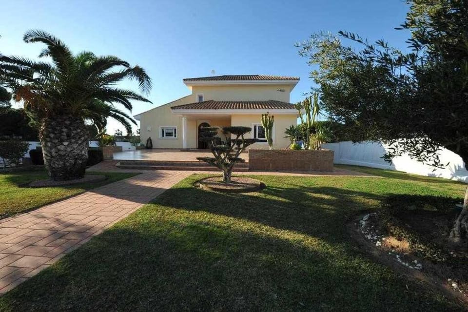 Chalet Villa Ventolera Novo Sancti Petri Chiclana Villa in Novo Sancti Petri