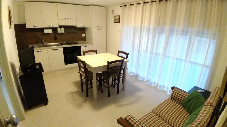 Kitchen or kitchenette, Lunch