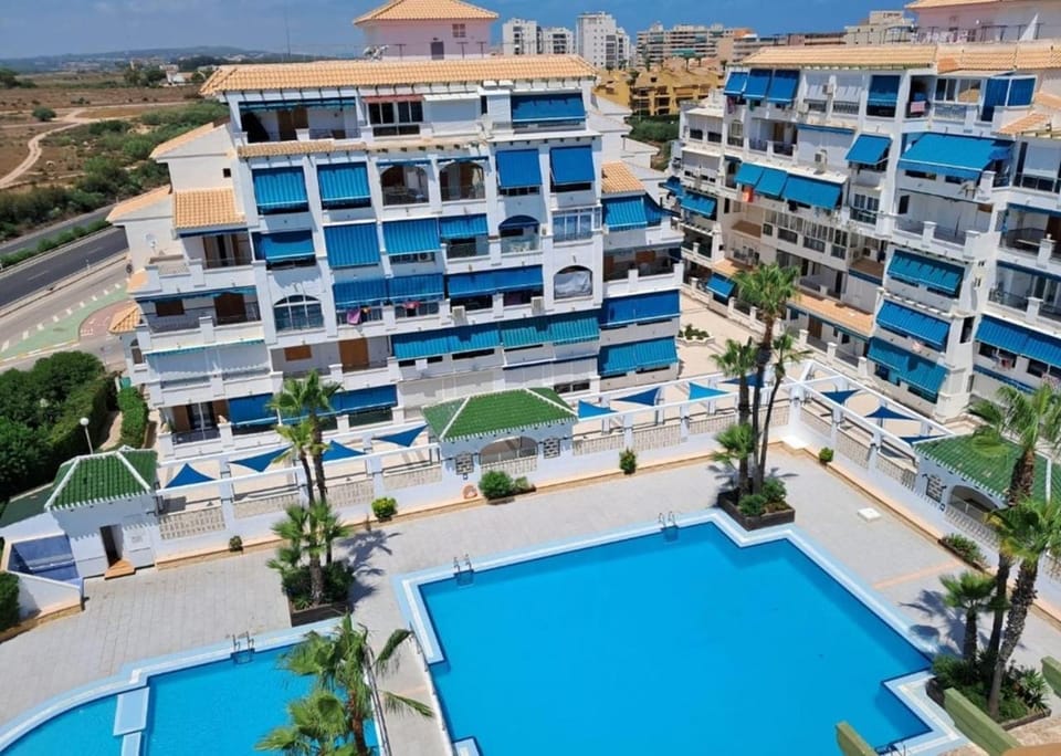 Property building, Pool view, Swimming pool, Location