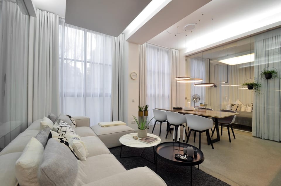 Seating area, Dining area