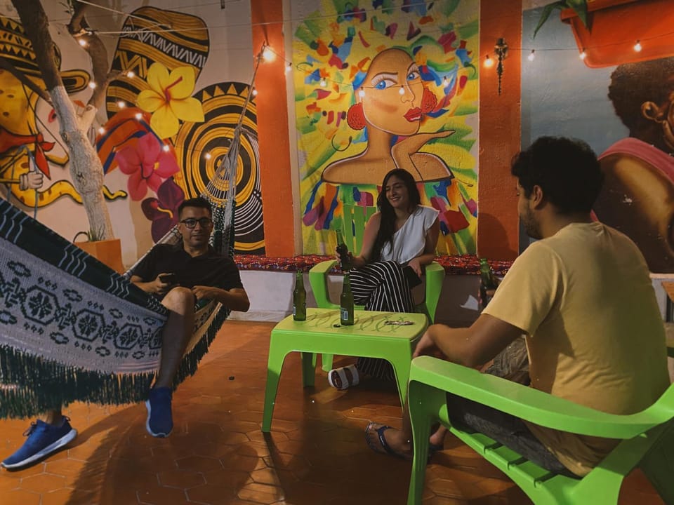 Restaurant/places to eat, People, Living room, Banquet/Function facilities, Seating area, group of guests