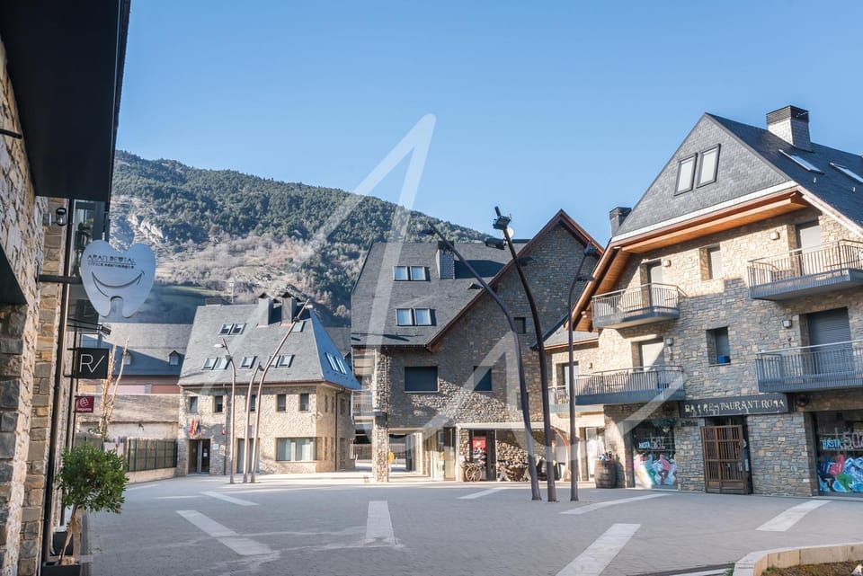 Neighbourhood, Street view