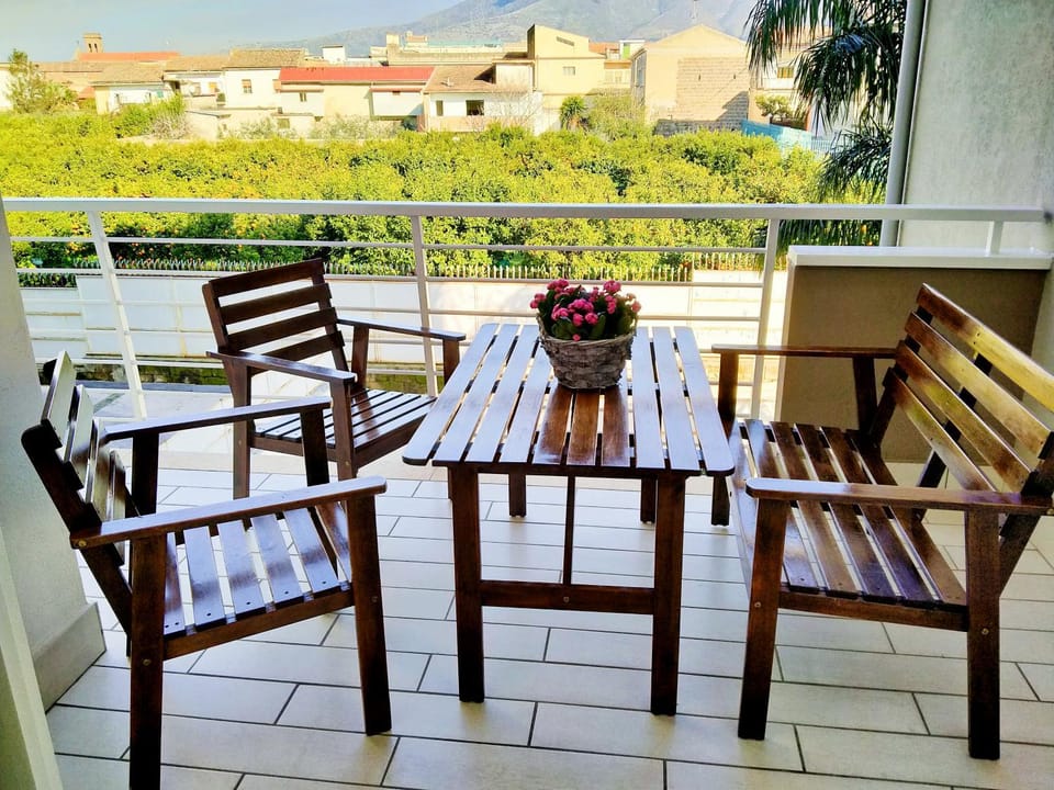 Balcony/Terrace, City view, Garden view, Landmark view, Mountain view