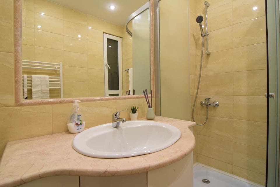 Shower, Bathroom, Other, Photo of the whole room, Decorative detail