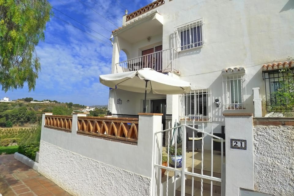 Property building, Facade/entrance, Off site