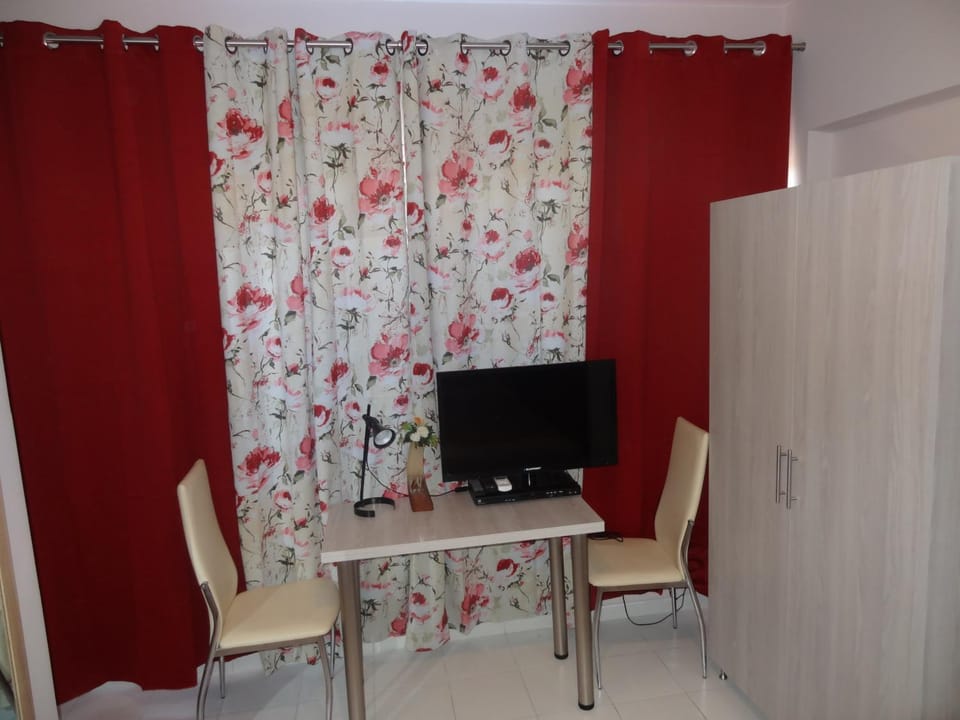 TV and multimedia, hair dresser, wardrobe