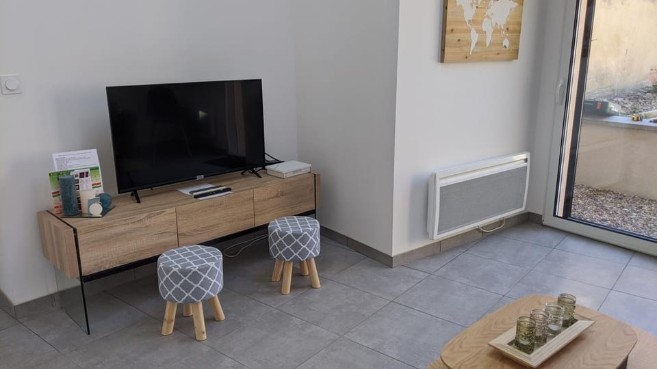 Communal lounge/ TV room, TV and multimedia