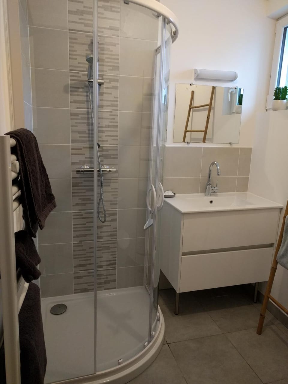 Shower, Bathroom, towels