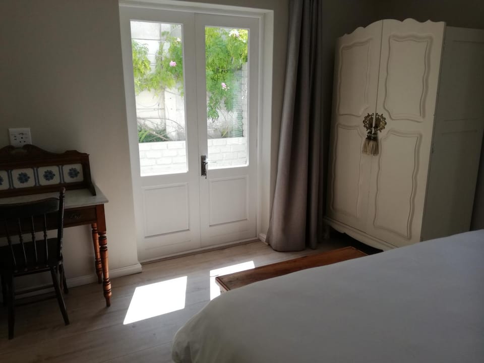 Bedroom, wardrobe