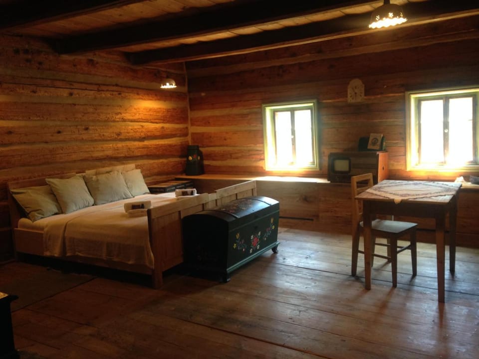 Bed, Photo of the whole room, Seating area, Bedroom