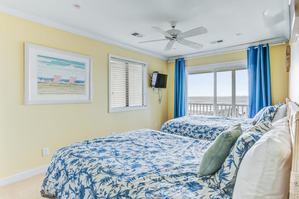 Aloha-A Coastal Getaway House in Folly Beach