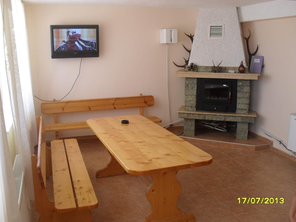 TV and multimedia, Kitchen or kitchenette, Dining area, Area and facilities