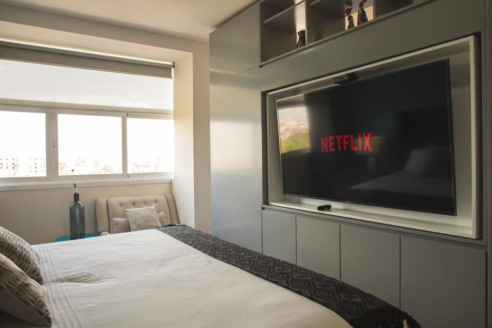 Bed, TV and multimedia, Bedroom