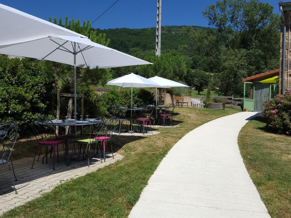 Gîte en Pierre avec Piscine Privée et Terrasse Couverte - FR-1-496-202 House in Auvergne-Rhône-Alpes