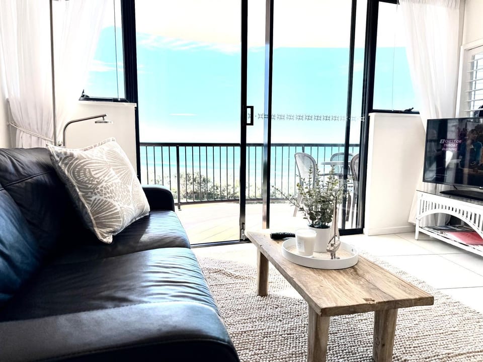 TV and multimedia, View (from property/room), Living room, Seating area, Sea view