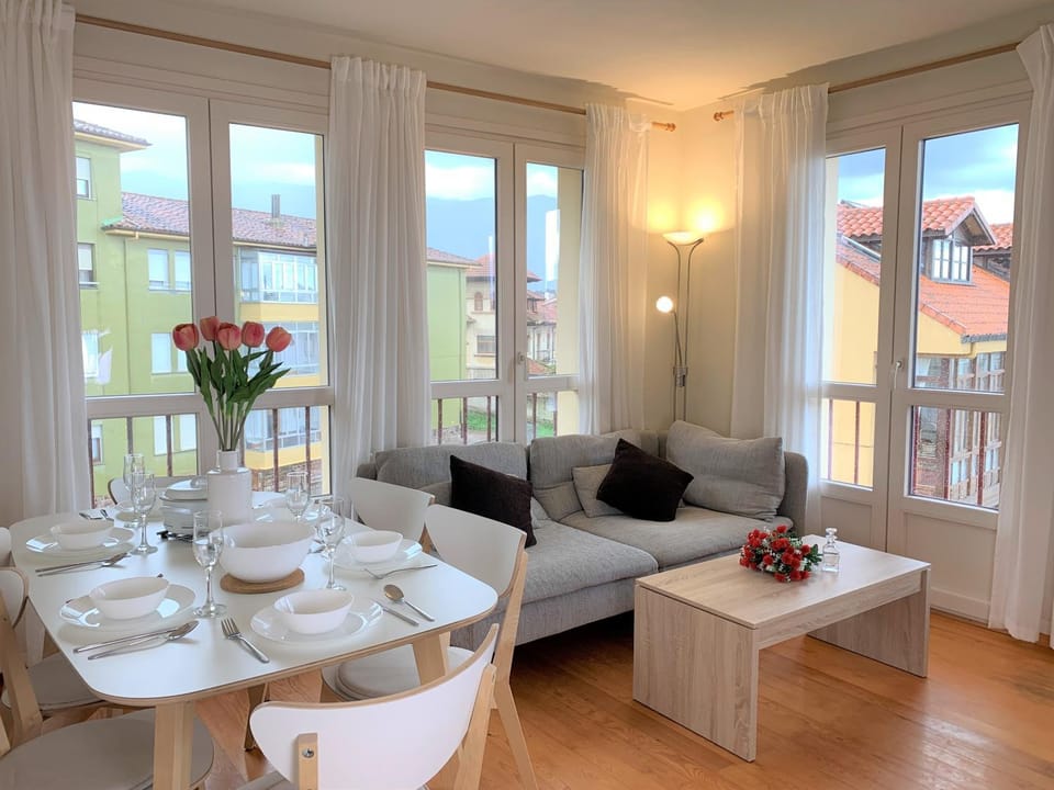 Living room, Seating area, Dining area