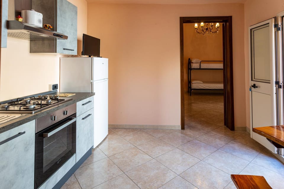 Kitchen or kitchenette, pet friendly, stove