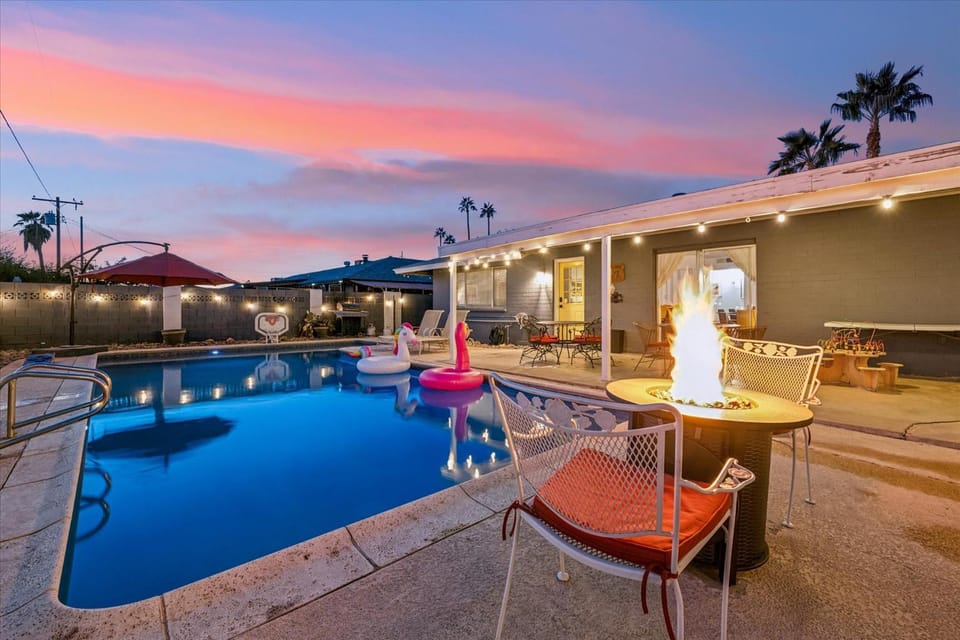 Swimming pool, fireplace
