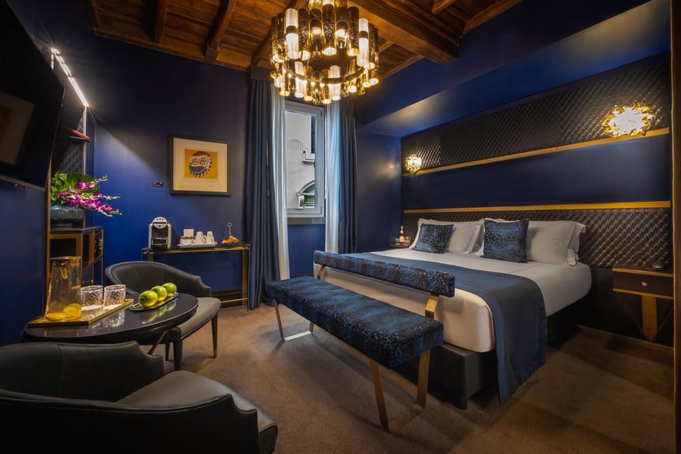 Bed, Living room, Food and drinks, Photo of the whole room, Seating area, Bedroom
