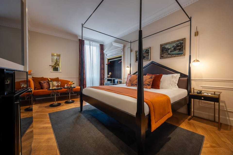 Bed, TV and multimedia, Photo of the whole room, Seating area, Bedroom