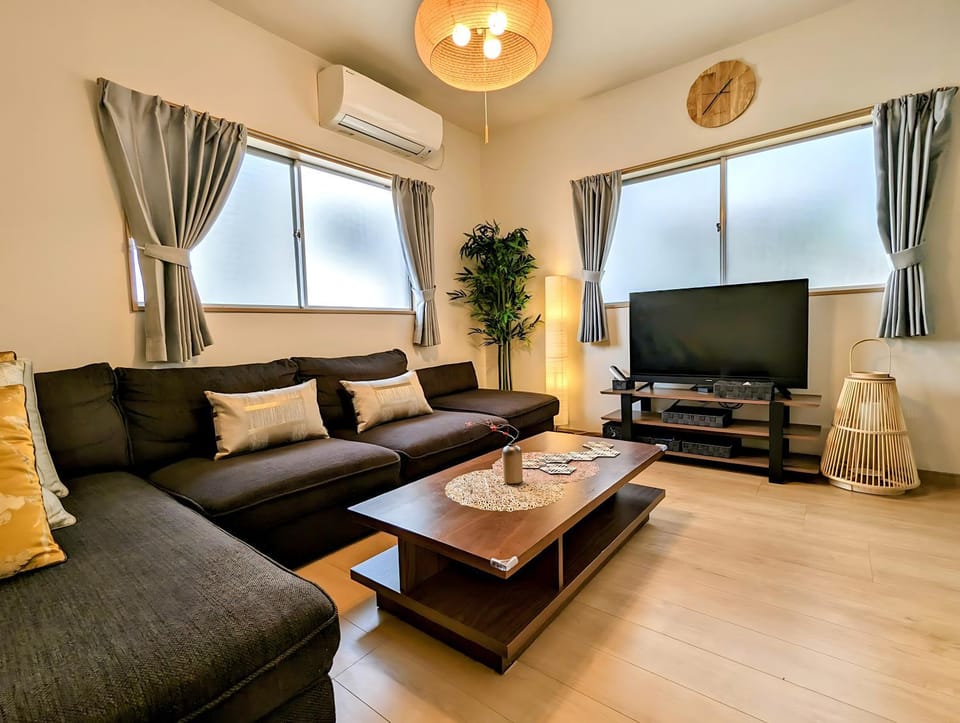 Communal lounge/ TV room, TV and multimedia, Living room, Seating area
