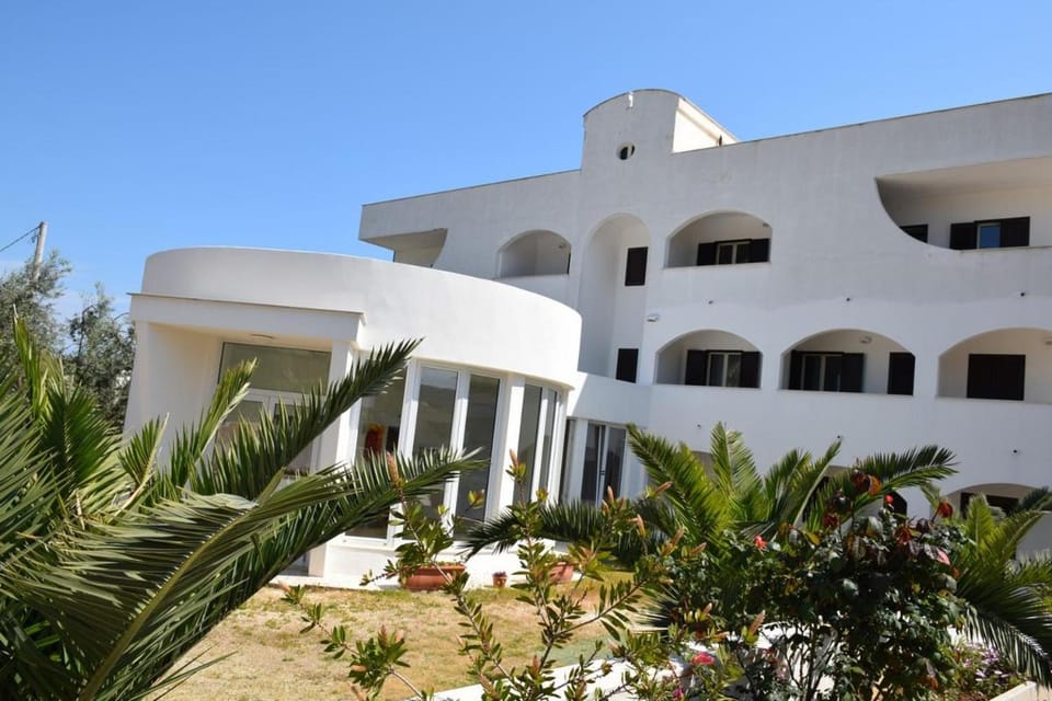 Facade/entrance, Garden view