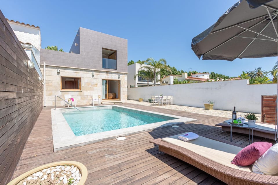 Property building, Swimming pool, Swimming pool