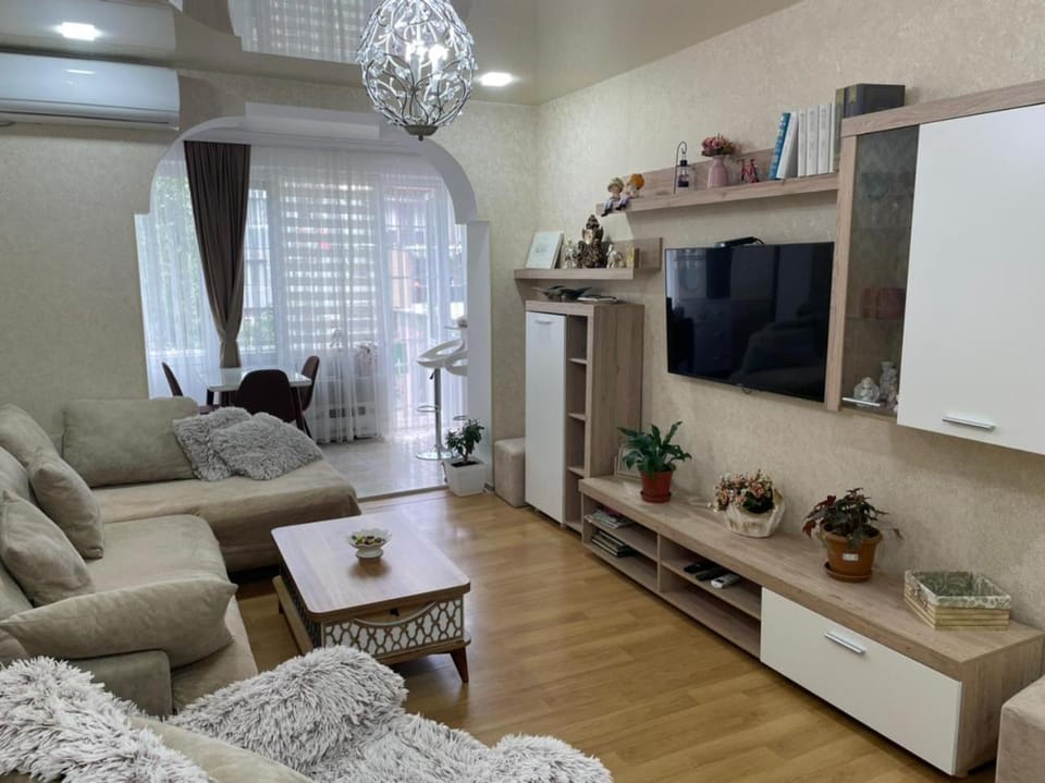 TV and multimedia, Kitchen or kitchenette, Living room, Seating area