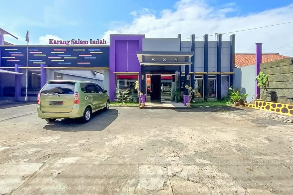 Facade/entrance