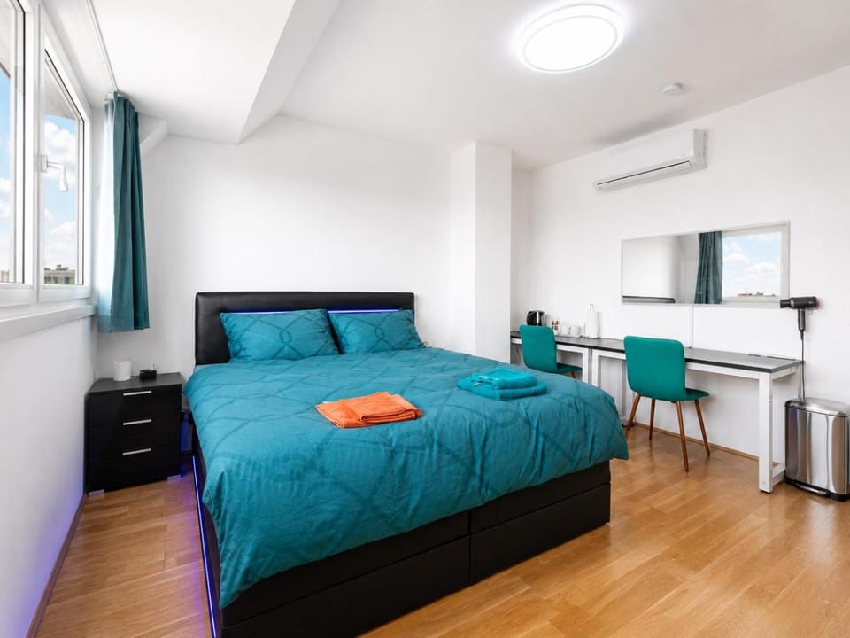 Private AC Room - U1 Metro 1 Min - Wien HBF 2 Min - Vienna Centre 7 Min - Easy Airport Access Vacation rental in Vienna