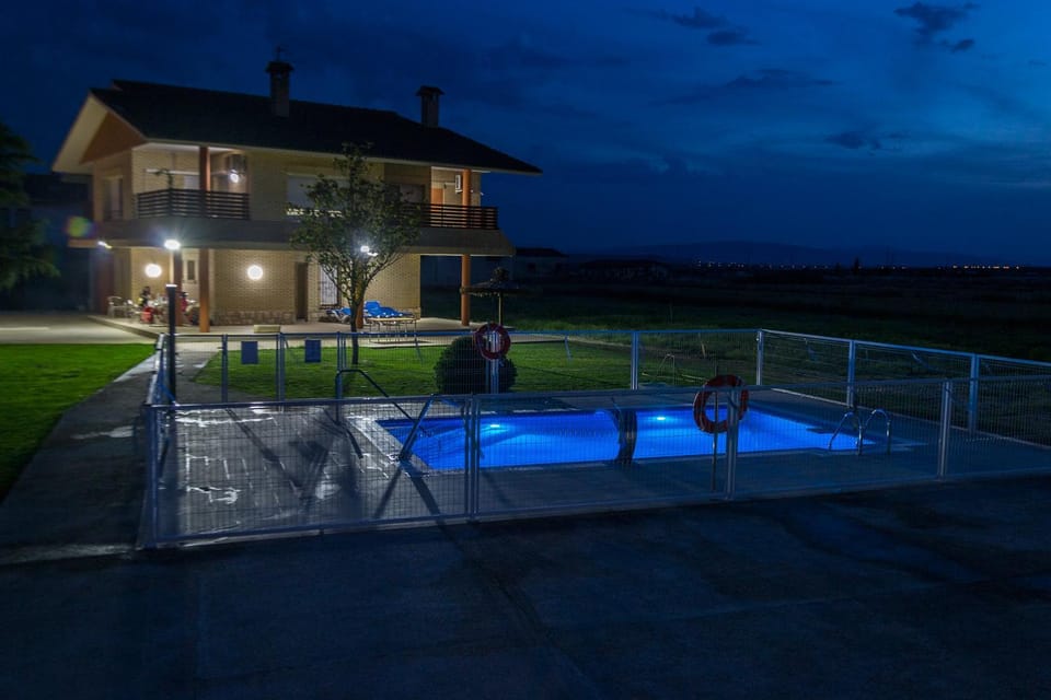 Villa Oasis de Bardenas & Piscina Bed and Breakfast in Navarre