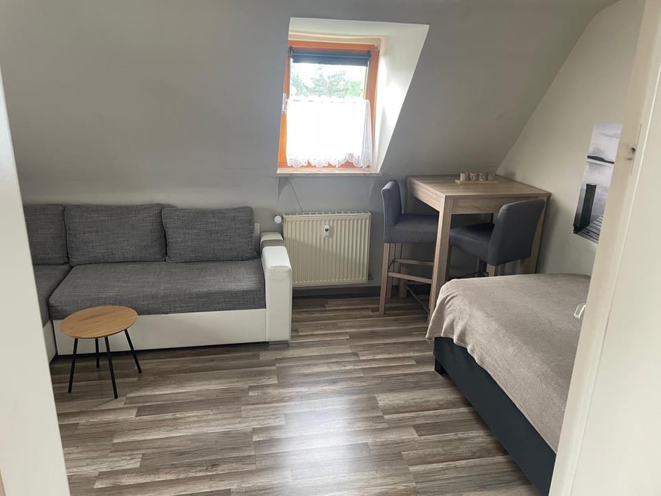 Bed, Living room, Photo of the whole room, Seating area, Bedroom