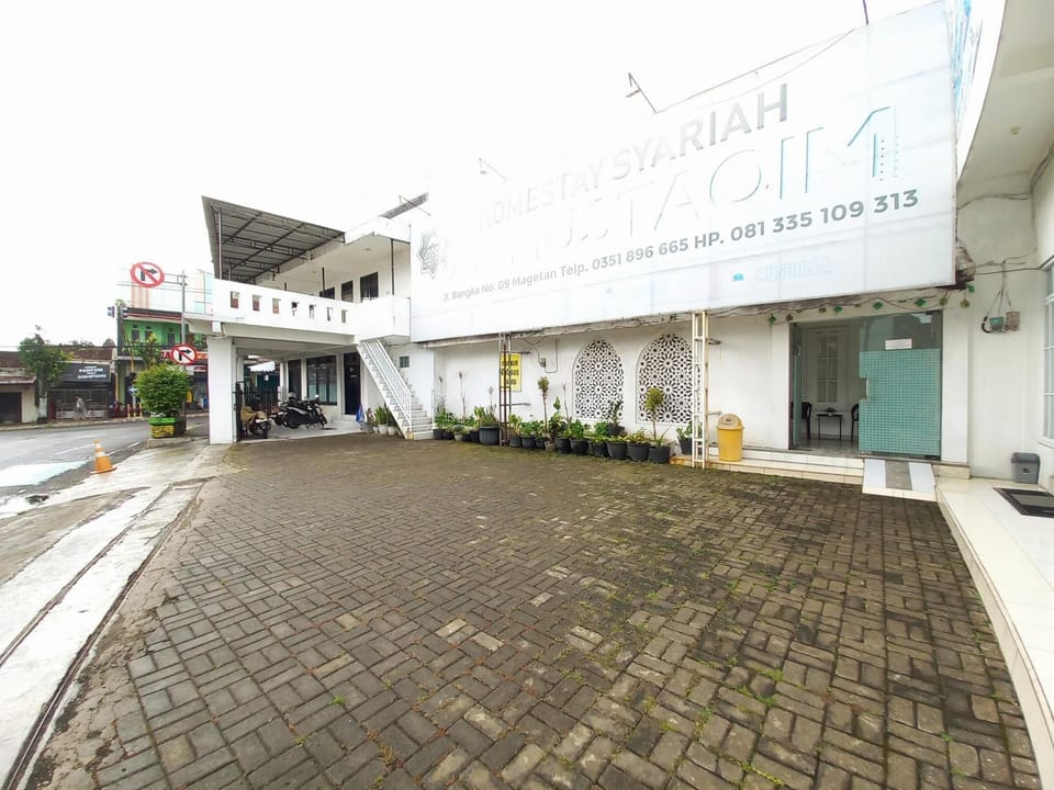 Facade/entrance