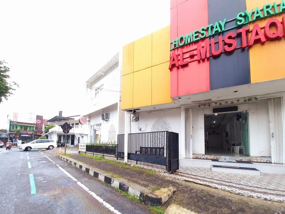 Facade/entrance