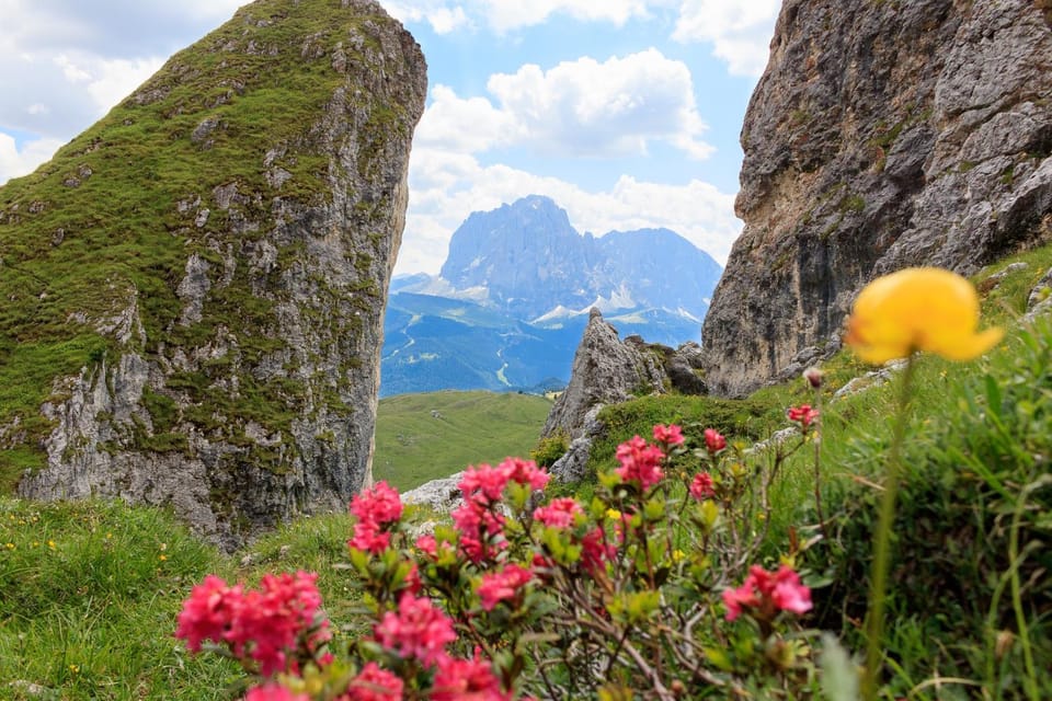 Nearby landmark, Natural landscape, Hiking, Mountain view