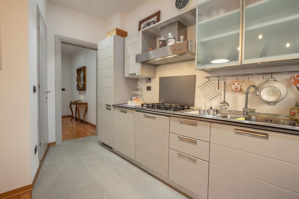 Kitchen or kitchenette, dishwasher, stove